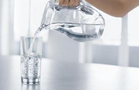 你知道秋天多喝水可以防干燥吗?